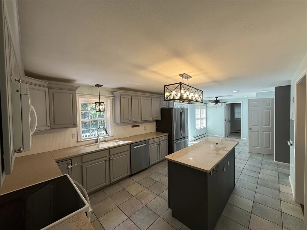 3 bed, 2 bath apartment for rent at 9 Bancroft St, Pepperell — photo 8 of 40
