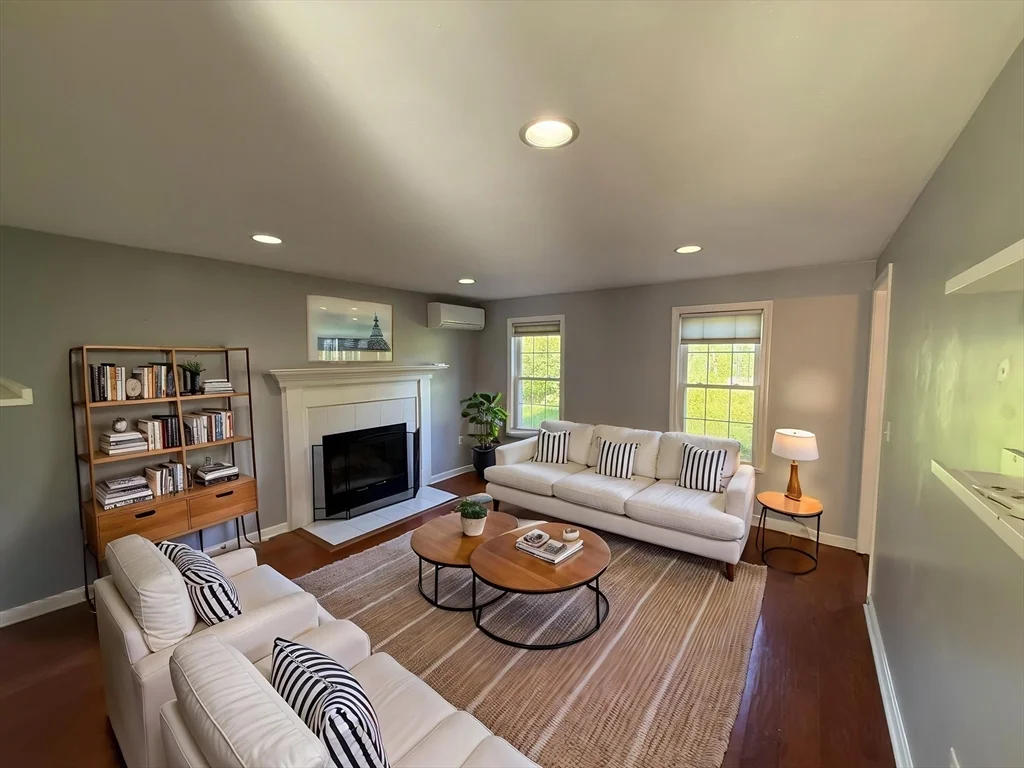 3 bed, 2 bath apartment for rent at 9 Bancroft St, Pepperell — photo 3 of 40
