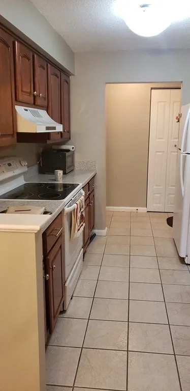 2 bed, 1 bath apartment for rent at 9 Beal's Cove Unit D, Hingham — photo 3 of 17