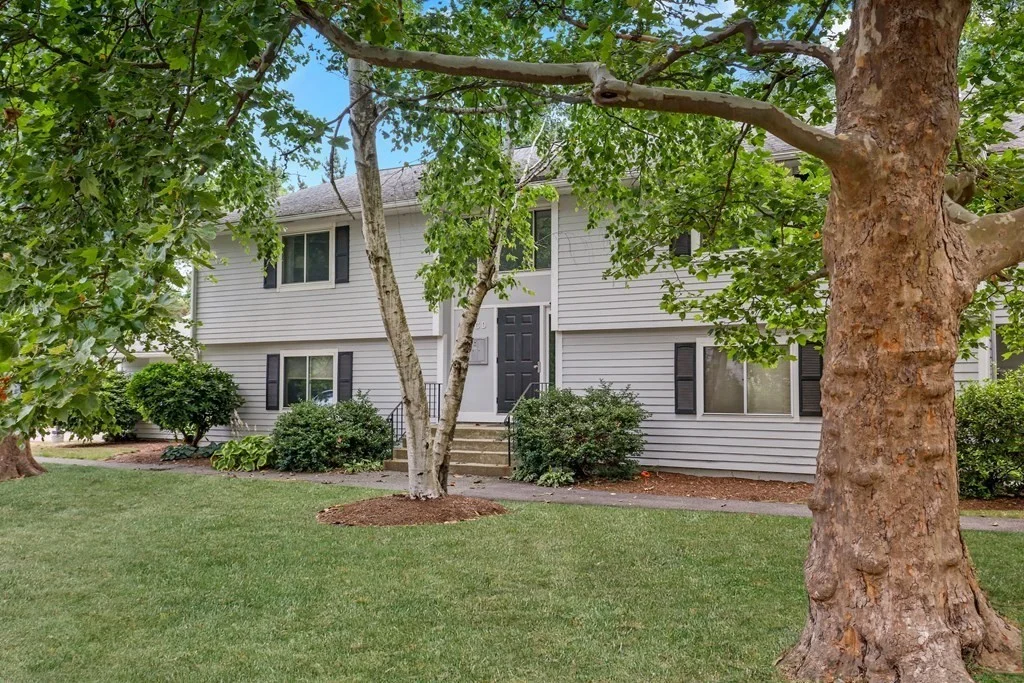 2 bed, 1 bath apartment for rent at 9 Beal's Cove Unit H, Hingham