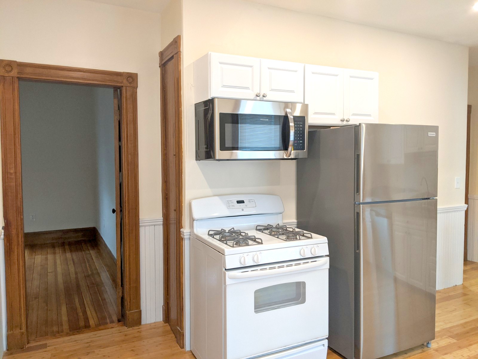 3 bed, 1 bath apartment for rent at 9 Belknap St Unit 3, West Somerville — photo 3 of 24