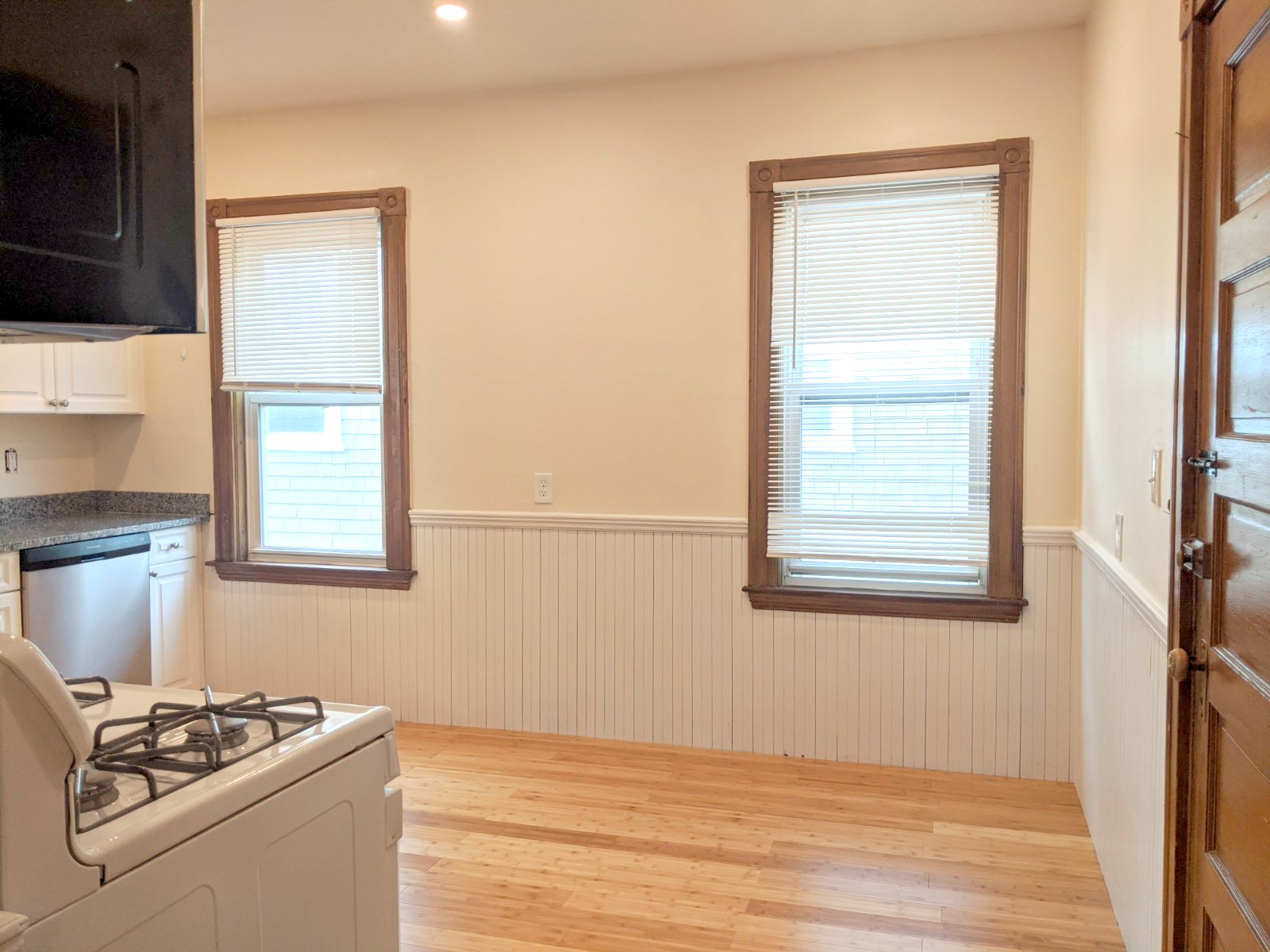 3 bed, 1 bath apartment for rent at 9 Belknap St Unit 3, West Somerville — photo 5 of 24