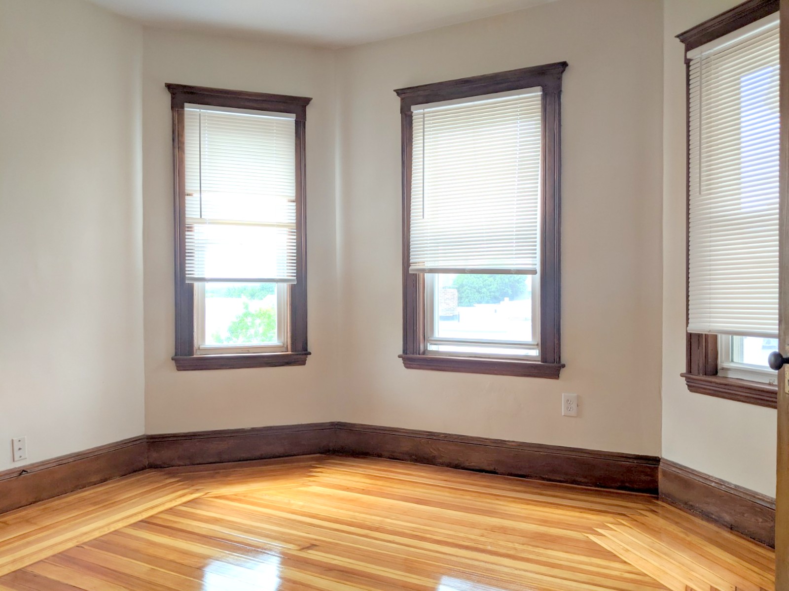 3 bed, 1 bath apartment for rent at 9 Belknap St Unit 3, West Somerville — photo 10 of 24