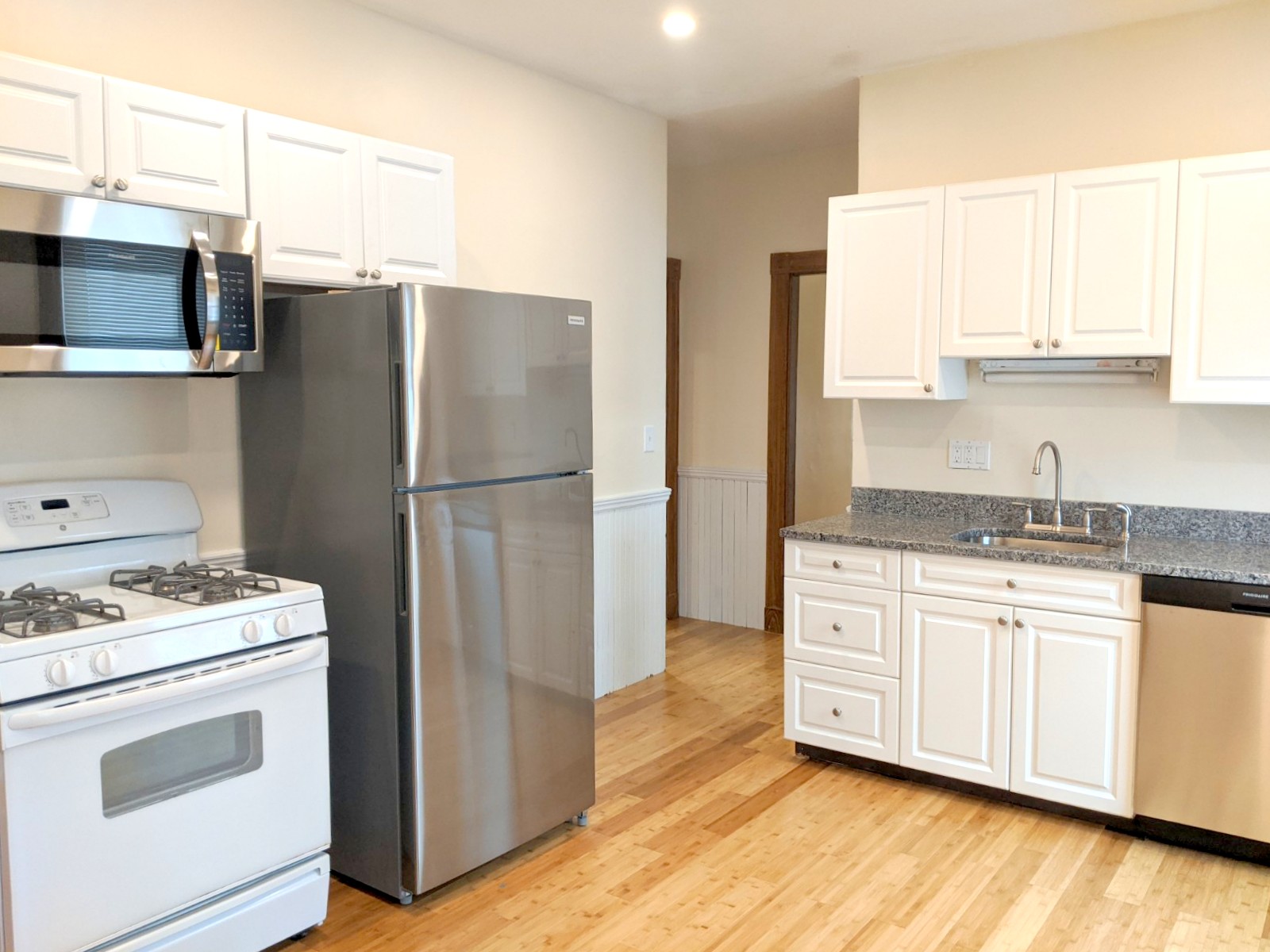 3 bed, 1 bath apartment for rent at 9 Belknap St Unit 3, West Somerville — photo 1 of 24
