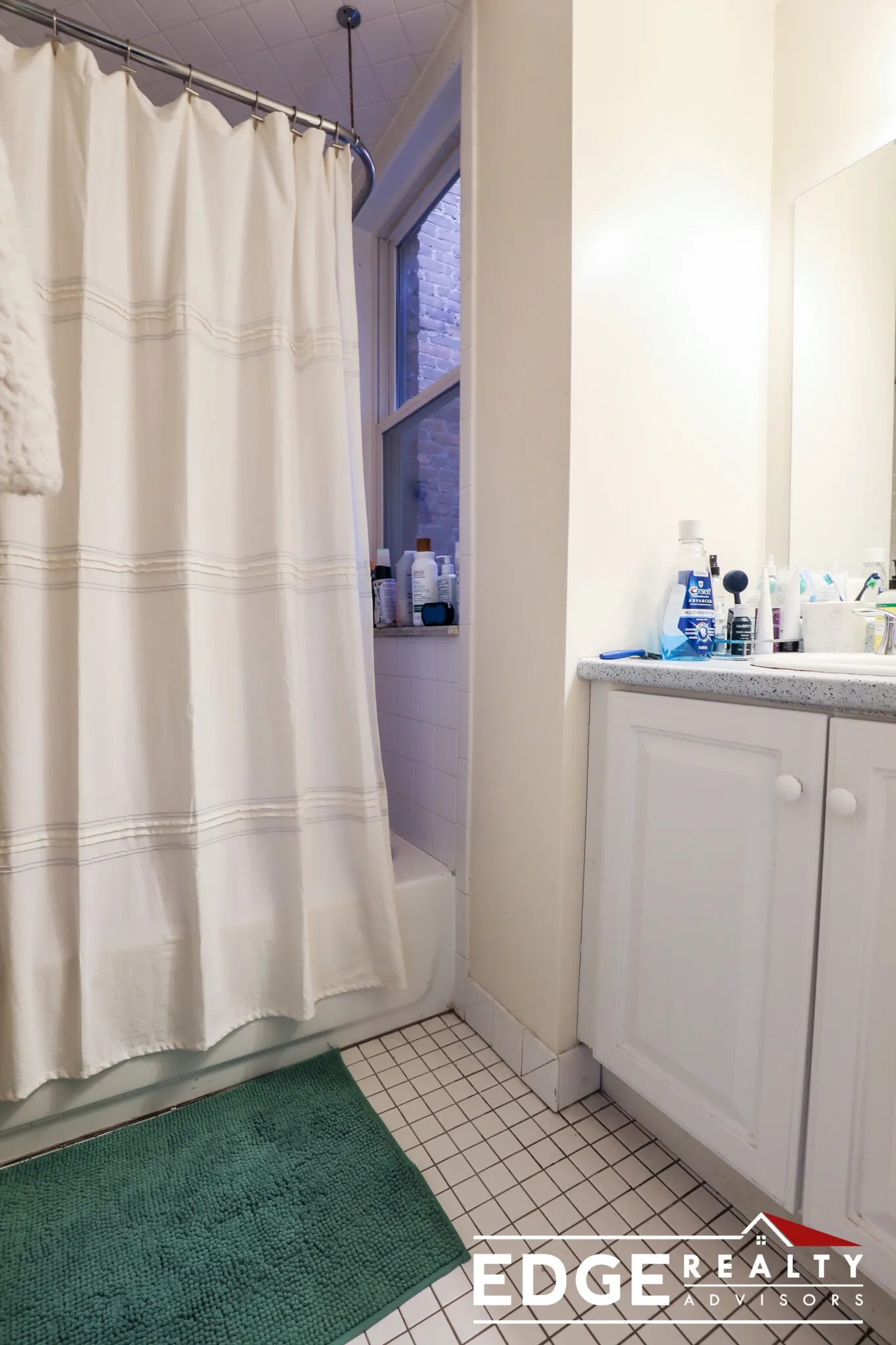 3 bed, 1 bath apartment for rent at 9 Bennett St Unit 2, Brighton — photo 9 of 10