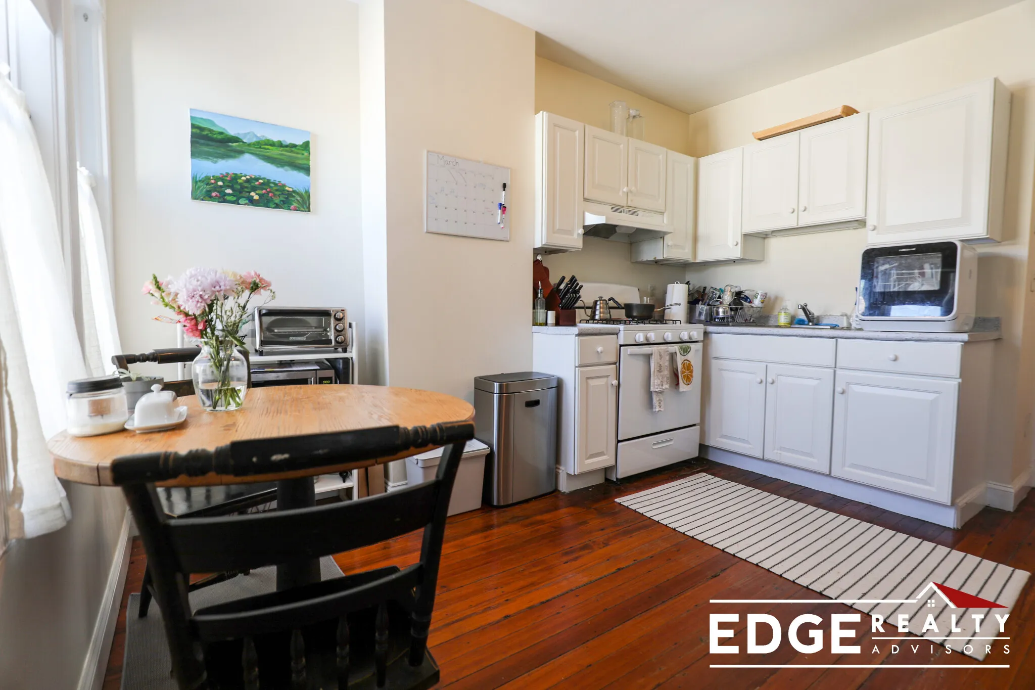 3 bed, 1 bath apartment for rent at 9 Bennett St Unit 2, Brighton — photo 2 of 10