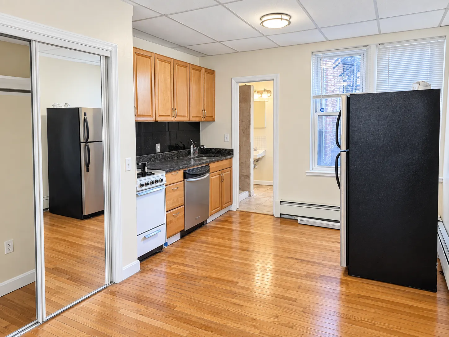 Studio bed, 1 bath apartment for rent at 9 Bowdoin St Unit 1, Beacon Hill — photo 5 of 8