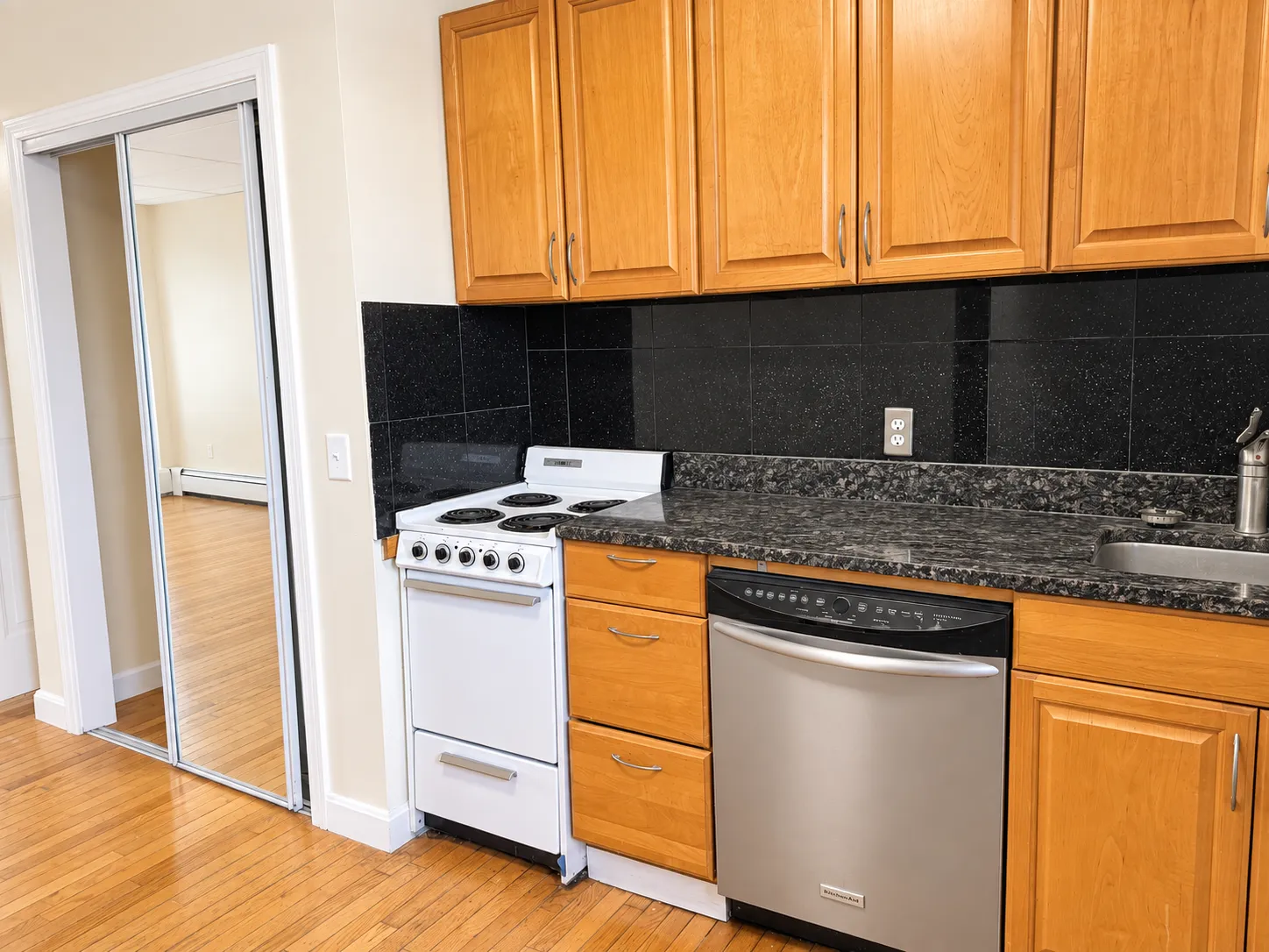 Studio bed, 1 bath apartment for rent at 9 Bowdoin St Unit 1, Beacon Hill — photo 7 of 8