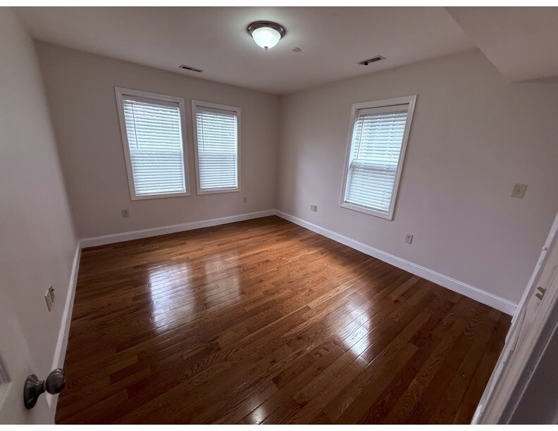 3 bed, 1 bath apartment for rent at 9 Boyd St Unit 2, Dorchester — photo 8 of 10