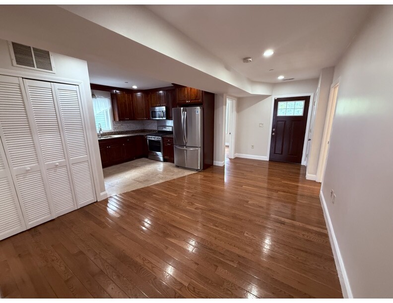 3 bed, 1 bath apartment for rent at 9 Boyd St Unit 2, Dorchester — photo 2 of 10