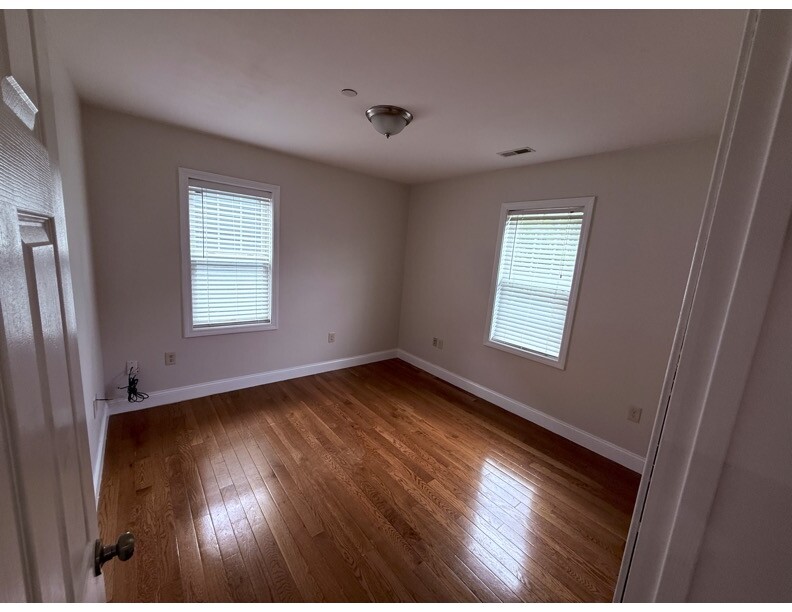 3 bed, 1 bath apartment for rent at 9 Boyd St Unit 2, Dorchester — photo 7 of 10