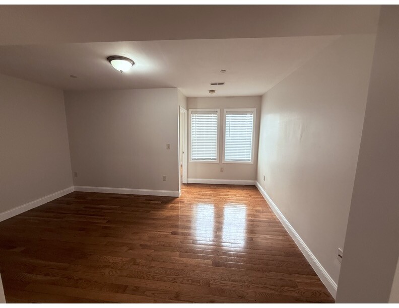 3 bed, 1 bath apartment for rent at 9 Boyd St Unit 2, Dorchester — photo 3 of 10