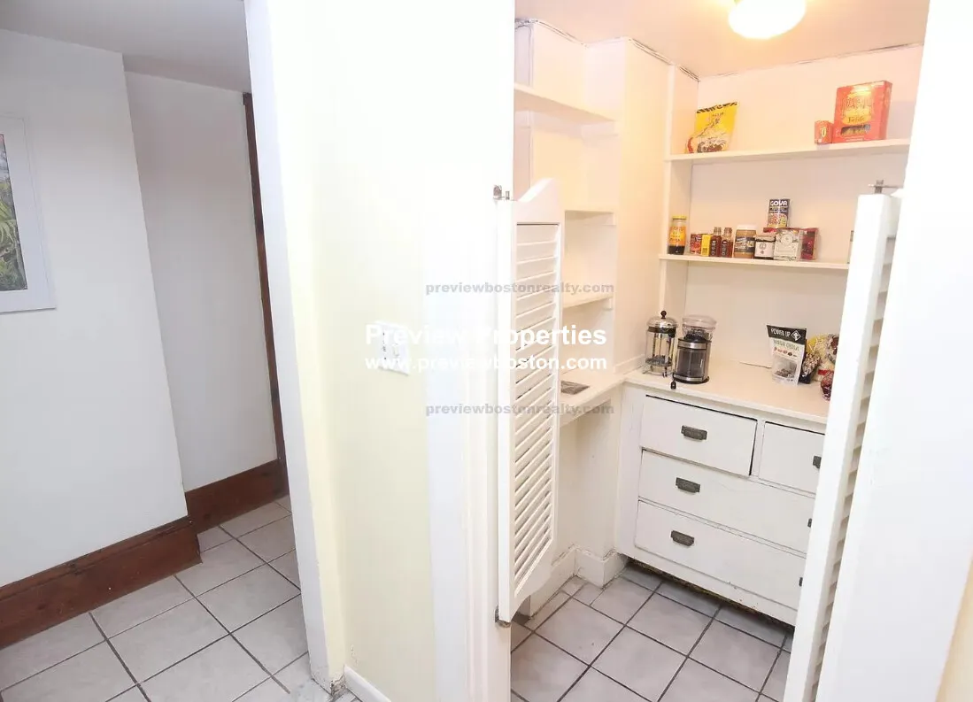 2 bed, 1 bath apartment for rent at 9 Braemore Rd Unit 1a, Brighton