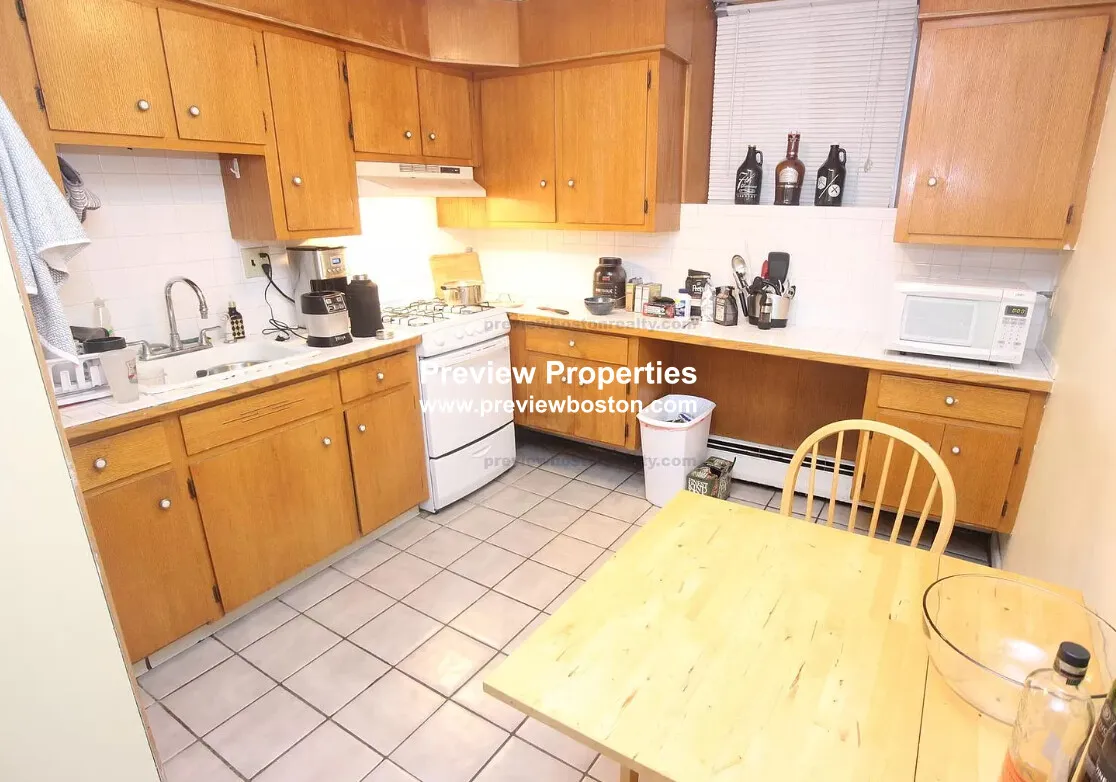 2 bed, 1 bath apartment for rent at 9 Braemore Rd Unit 1AG, Brighton — photo 2 of 15