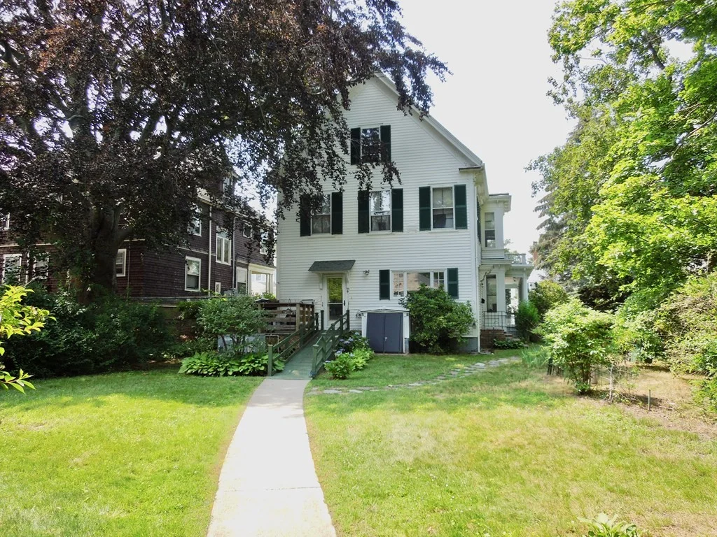2 bed, 1 bath apartment for rent at 9 Brewster St Unit 1, Plymouth — photo 2 of 13