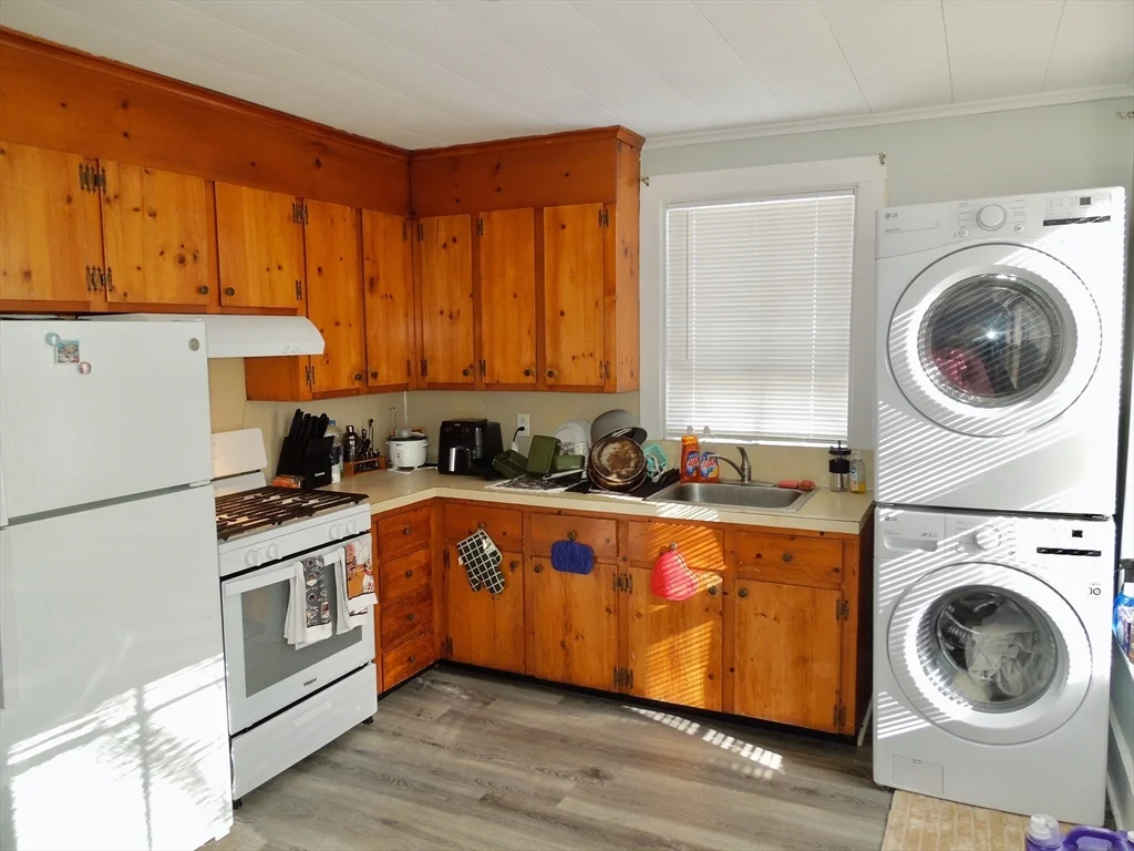 2 bed, 1 bath apartment for rent at 9 Brewster St Unit 2, Plymouth — photo 4 of 10