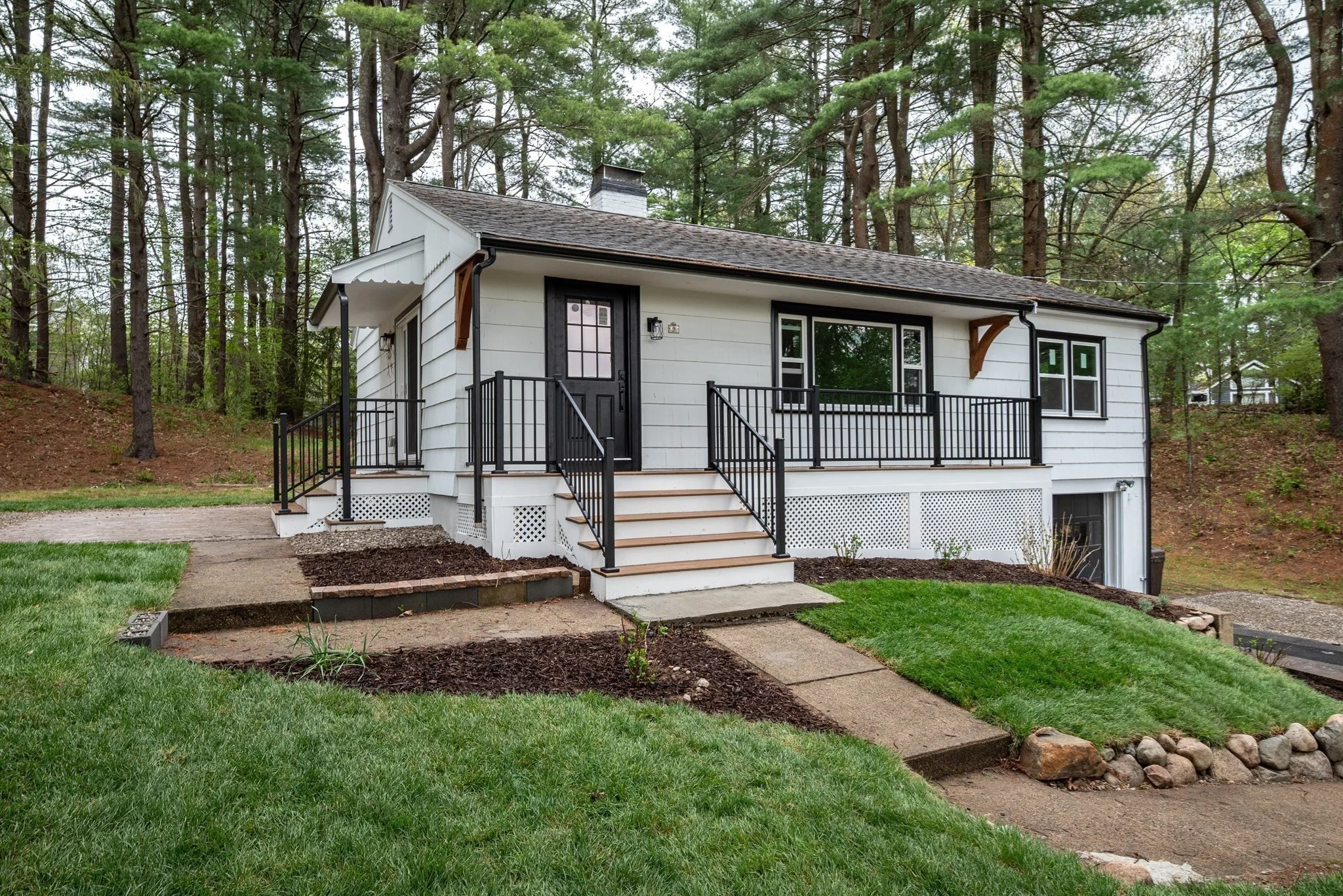 3 bed, 1 bath apartment for rent at 9 Bridge St, Medfield