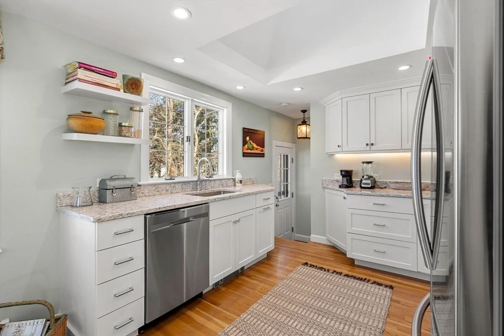 2 bed, 1 bath apartment for rent at 9 Brimblecomb, Marblehead — photo 7 of 24