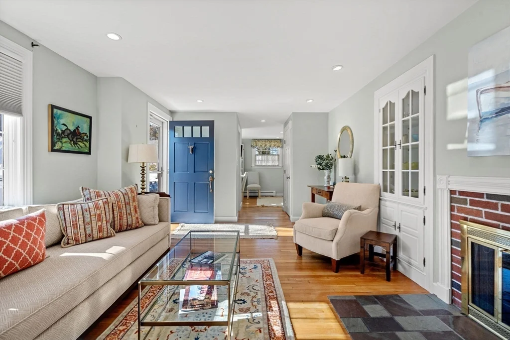 2 bed, 1 bath apartment for rent at 9 Brimblecomb, Marblehead — photo 3 of 24