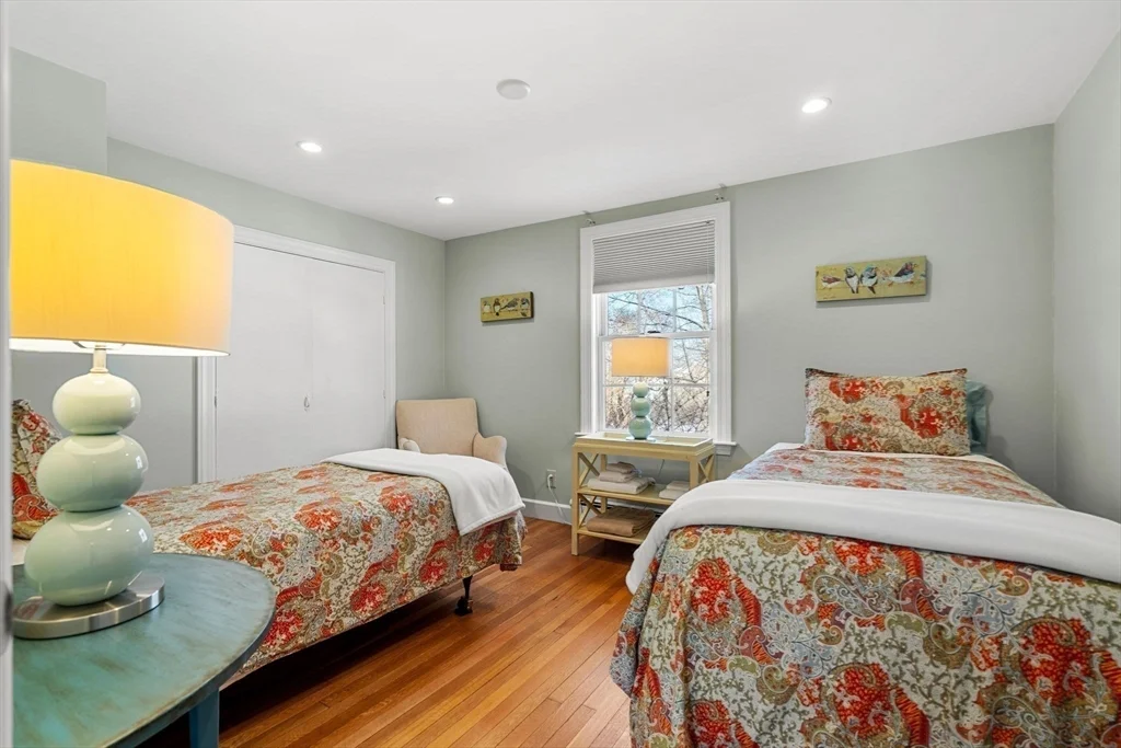 2 bed, 1 bath apartment for rent at 9 Brimblecomb, Marblehead — photo 12 of 24