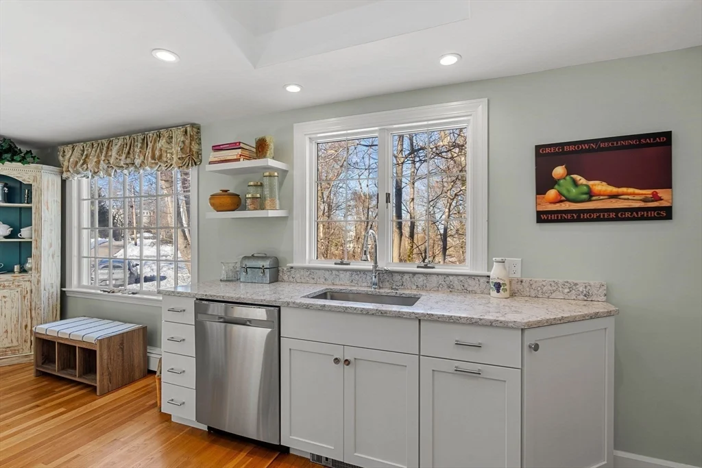 2 bed, 1 bath apartment for rent at 9 Brimblecomb, Marblehead — photo 6 of 24