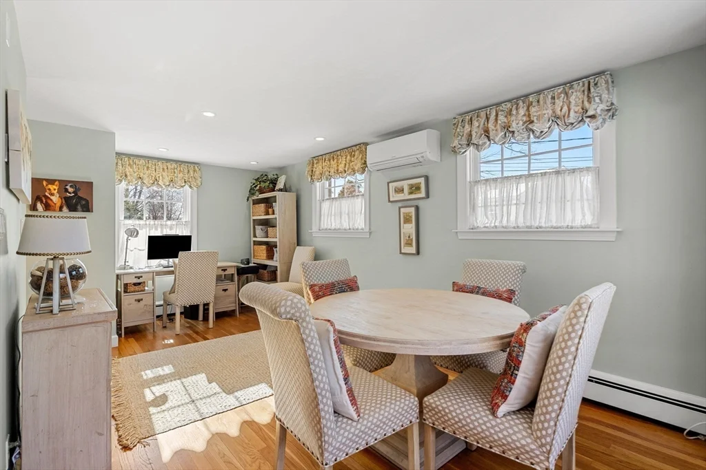 2 bed, 1 bath apartment for rent at 9 Brimblecomb, Marblehead — photo 4 of 24