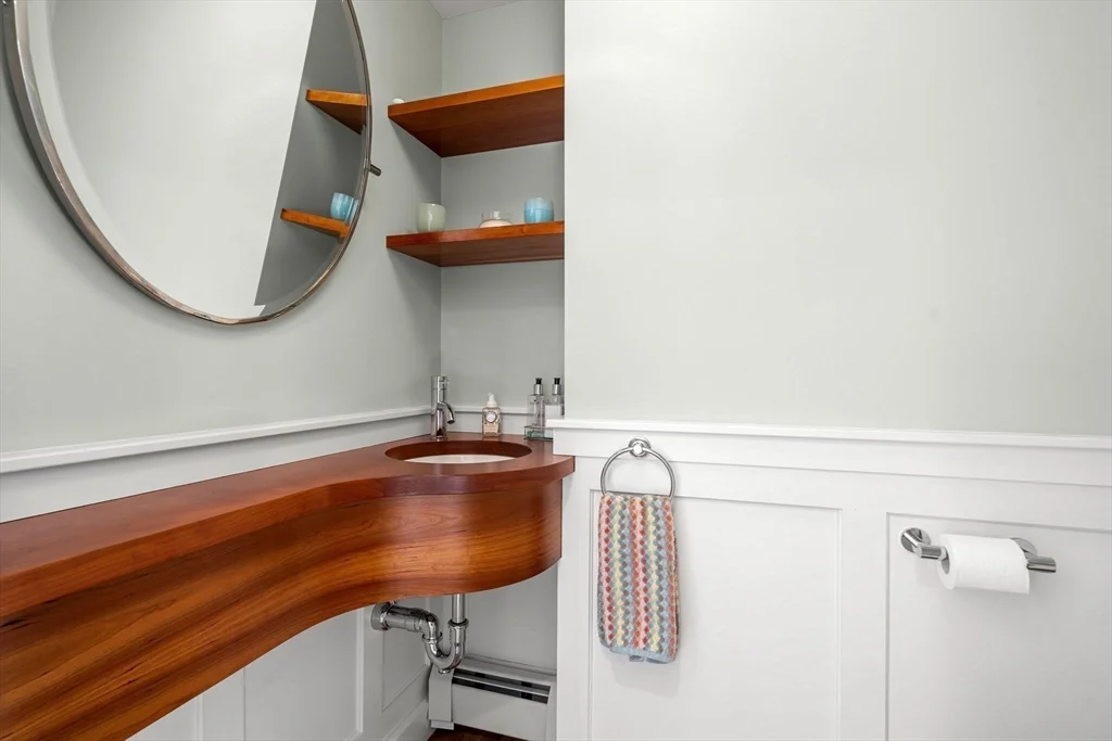 2 bed, 1 bath apartment for rent at 9 Brimblecomb, Marblehead — photo 11 of 24