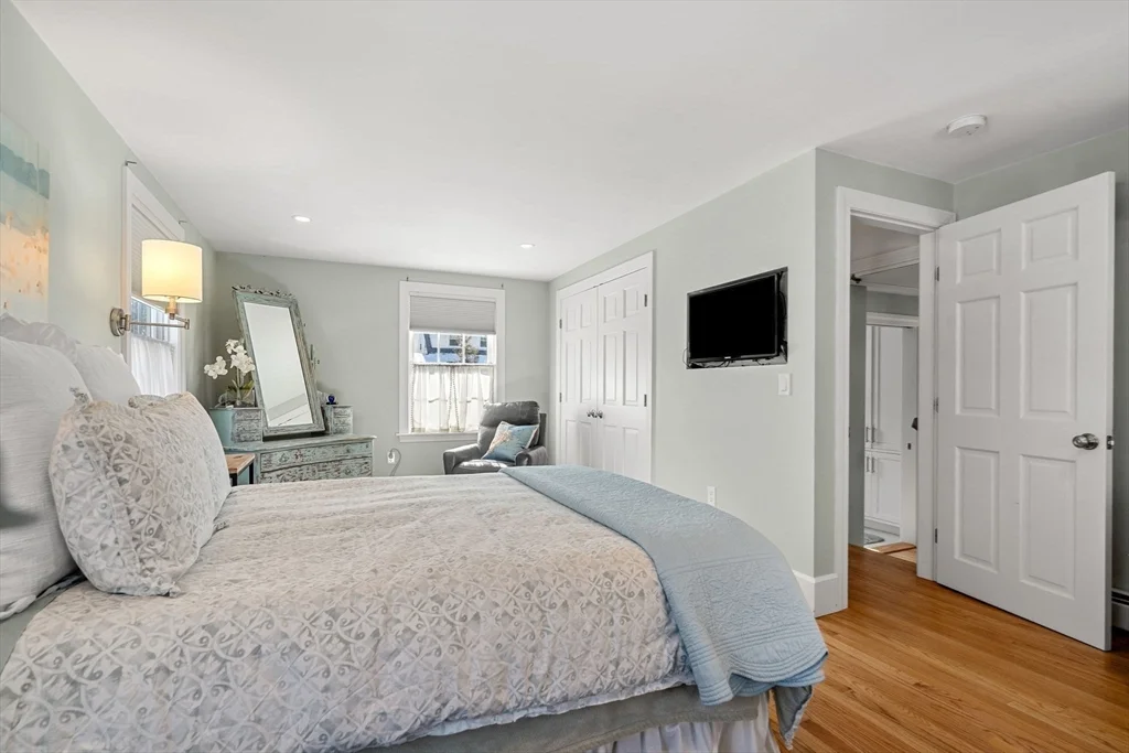 2 bed, 1 bath apartment for rent at 9 Brimblecomb, Marblehead — photo 20 of 24