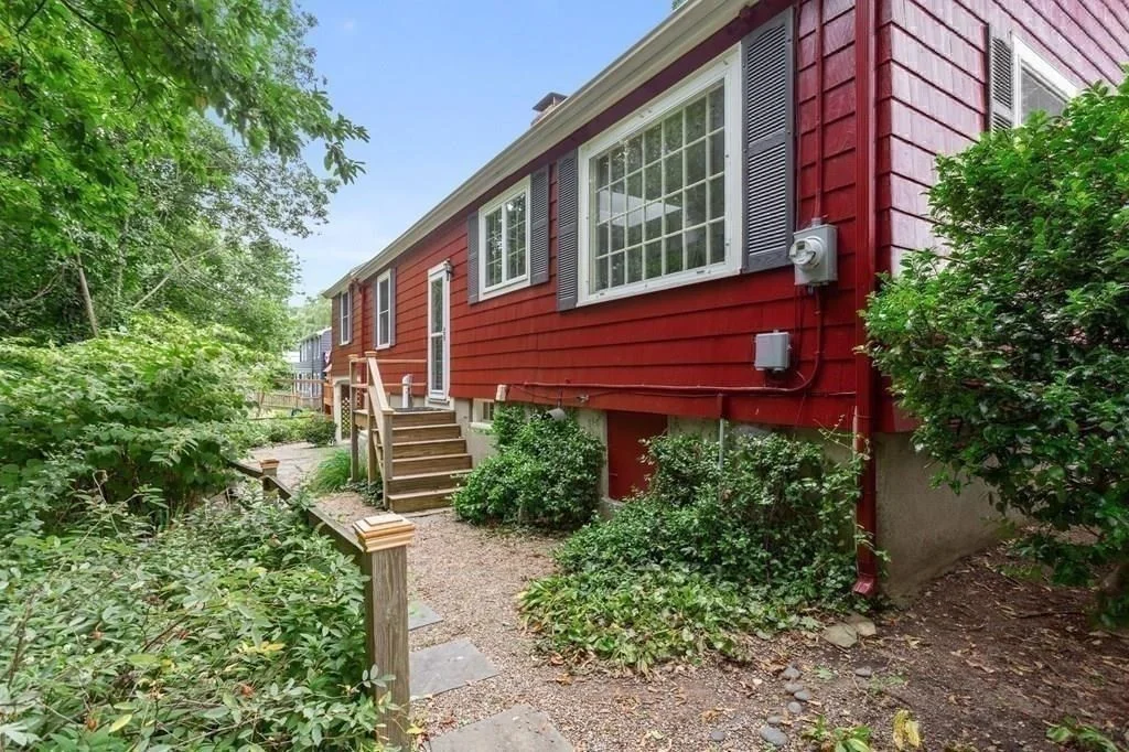 2 bed, 1 bath apartment for rent at 9 Brimblecomb, Marblehead — photo 22 of 24