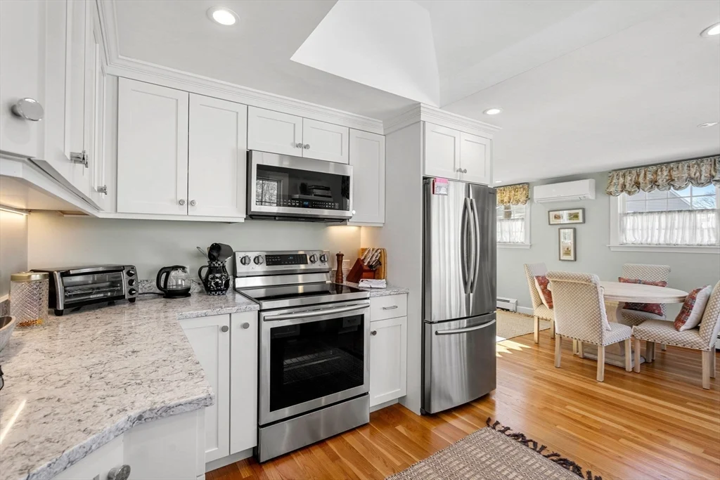 2 bed, 1 bath apartment for rent at 9 Brimblecomb, Marblehead — photo 10 of 24