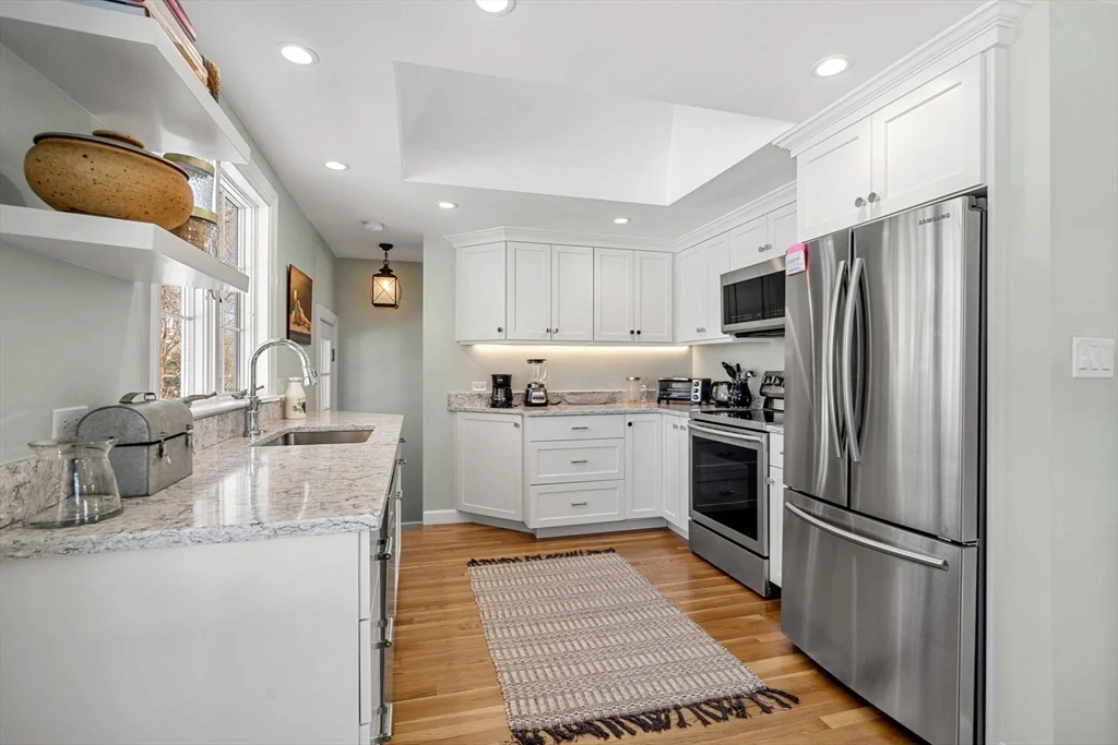 2 bed, 1 bath apartment for rent at 9 Brimblecomb, Marblehead — photo 8 of 24