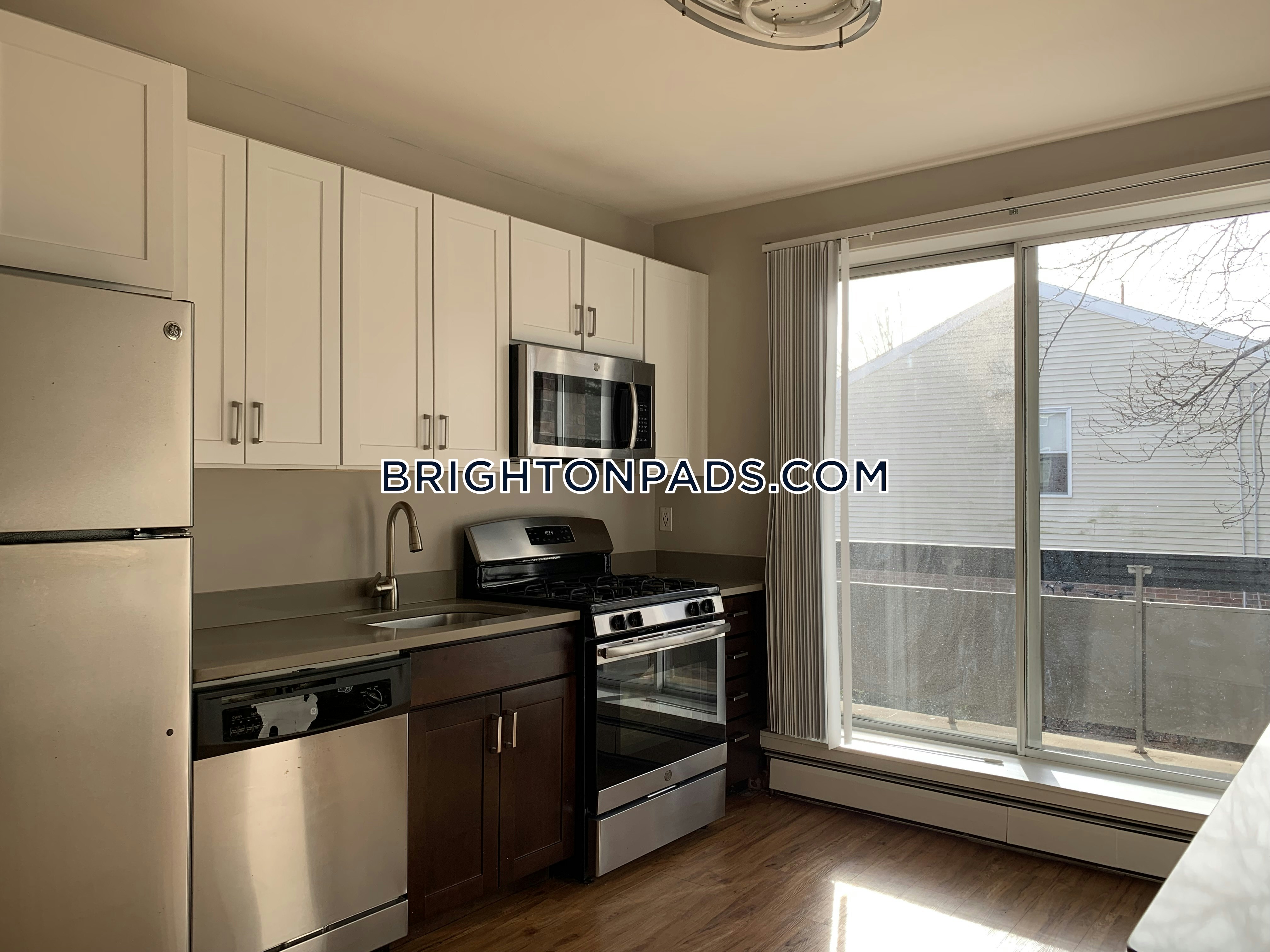3 bed, 1 bath apartment for rent at 9 Bronsdon St Unit 38s, Lower Allston — photo 3 of 5