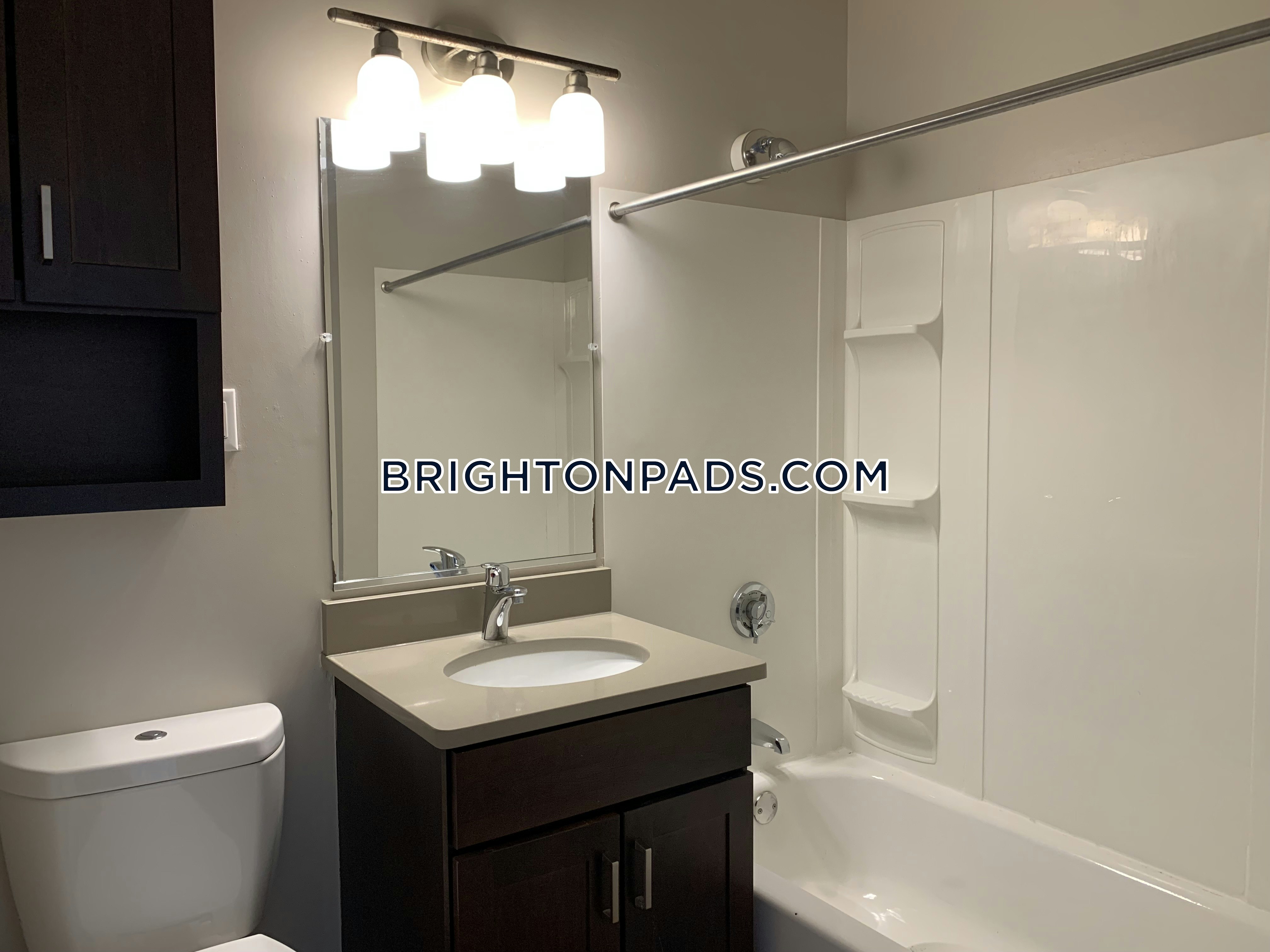 3 bed, 1 bath apartment for rent at 9 Bronsdon St Unit 38s, Lower Allston — photo 4 of 5