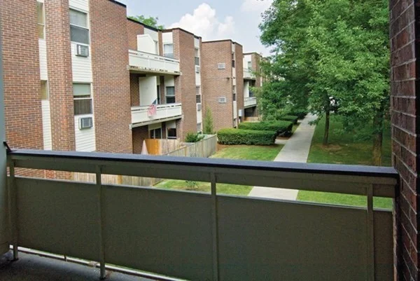 3 bed, 1 bath apartment for rent at 9 Bronsdon St Unit 9B-B, Brighton — photo 6 of 7