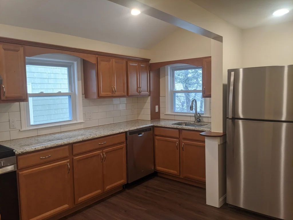 3 bed, 2 bath apartment for rent at 9 Brookings Unit 2, Medford — photo 3 of 33