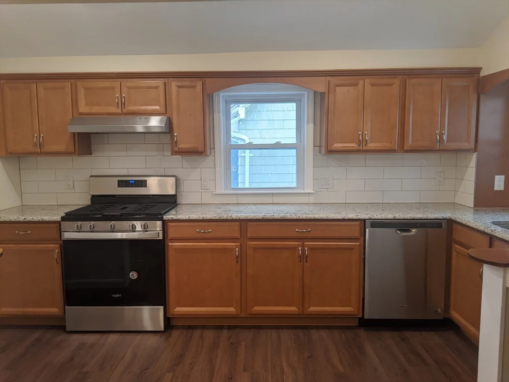 3 bed, 2 bath apartment for rent at 9 Brookings Unit 2, Medford — photo 4 of 33
