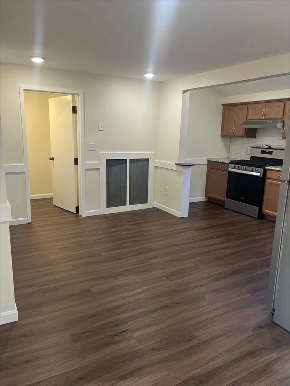 3 bed, 2 bath apartment for rent at 9 Brookings Unit 2, Medford — photo 6 of 33