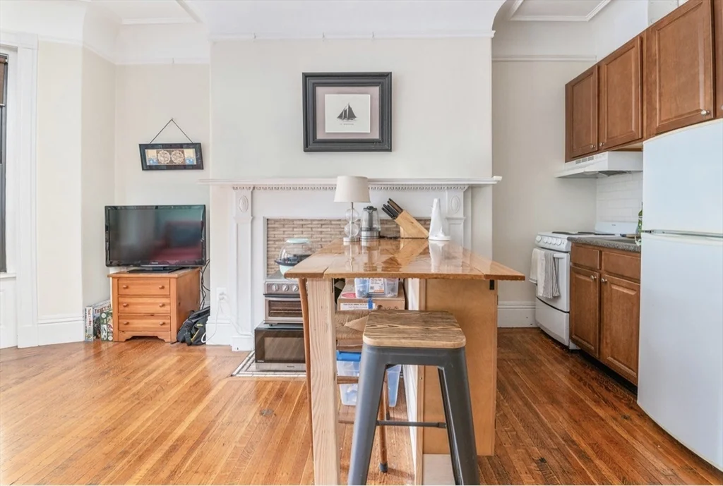 1 bed, 1 bath apartment for rent at 9 Buswell St Unit 2f, Fenway — photo 3 of 5