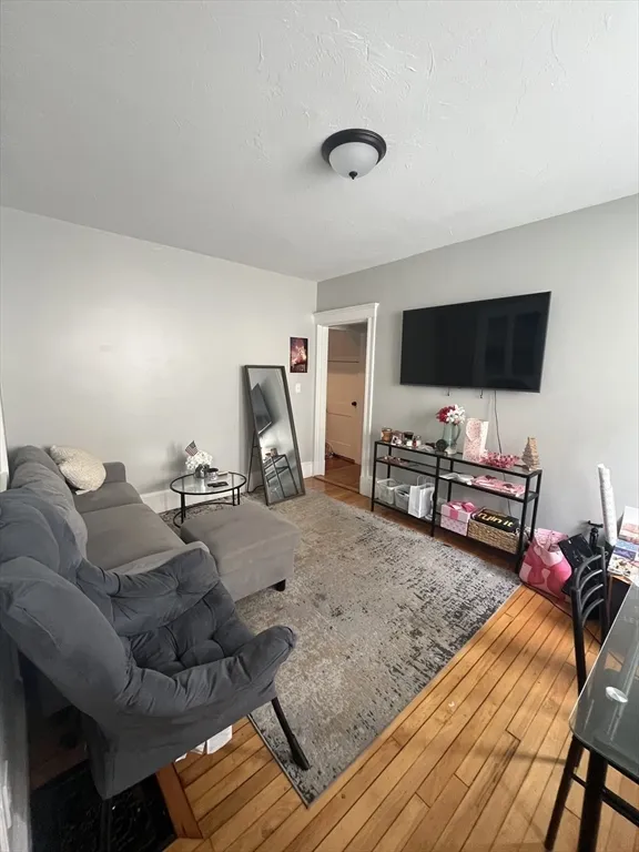 3 bed, 1 bath apartment for rent at 9 Carruth Unit 1, Quincy — photo 2 of 9