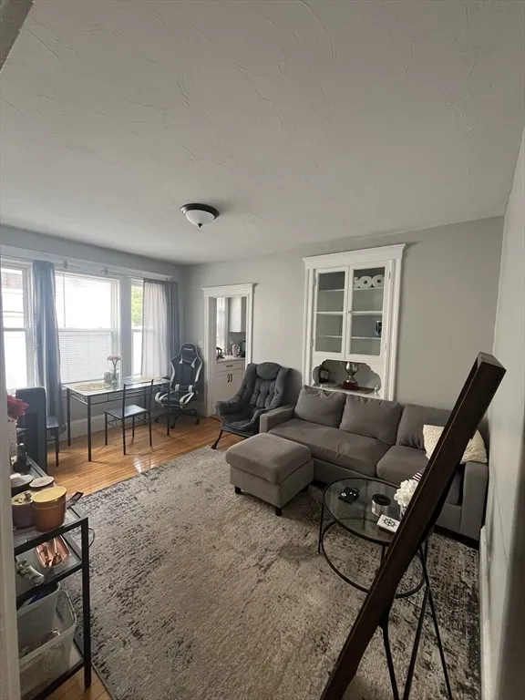 3 bed, 1 bath apartment for rent at 9 Carruth Unit 1, Quincy — photo 3 of 9