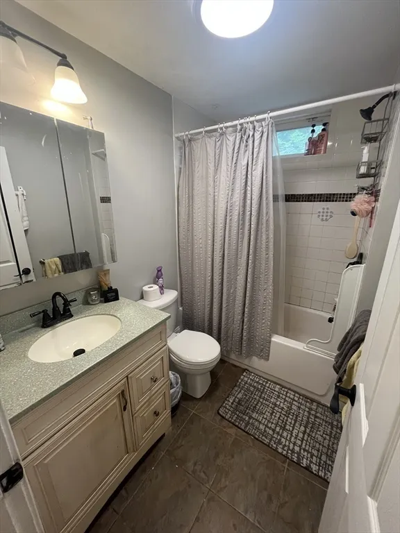 3 bed, 1 bath apartment for rent at 9 Carruth Unit 1, Quincy — photo 4 of 9