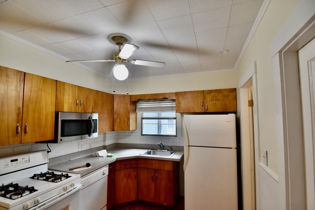2 bed, 1 bath apartment for rent at 9 Castle Rock St Unit 9, Dorchester — photo 4 of 15