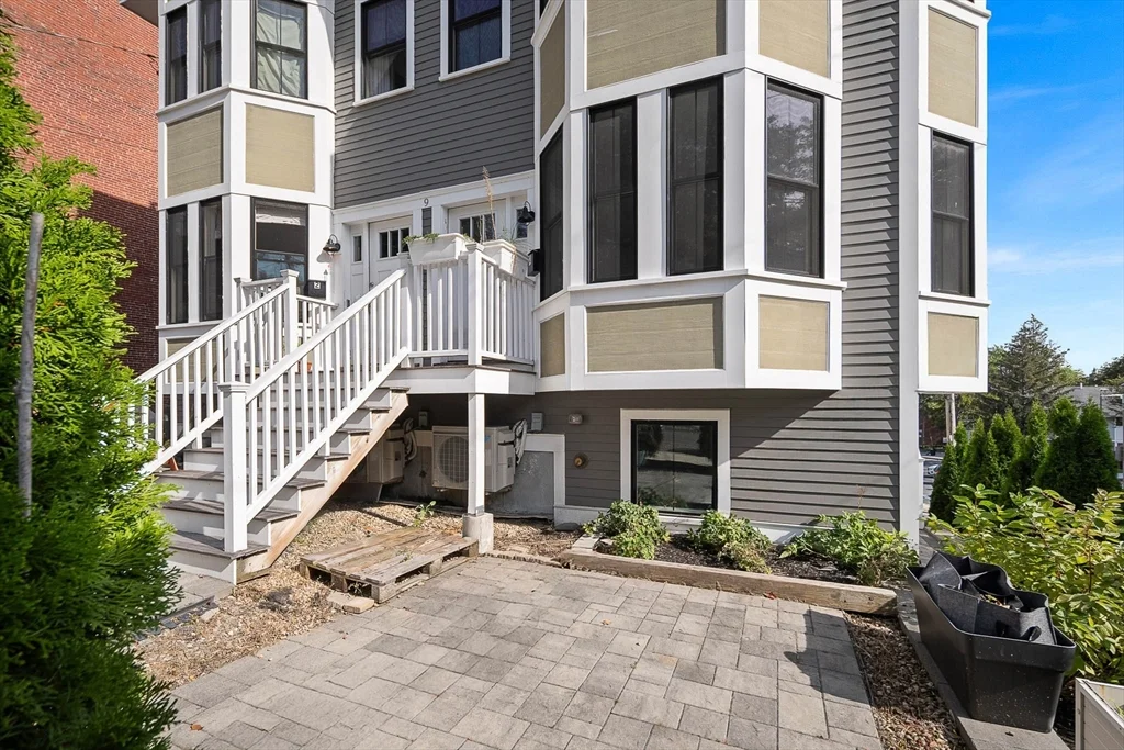 4 bed, 2 bath apartment for rent at 9 Cedar St Unit 1, Roxbury — photo 2 of 25