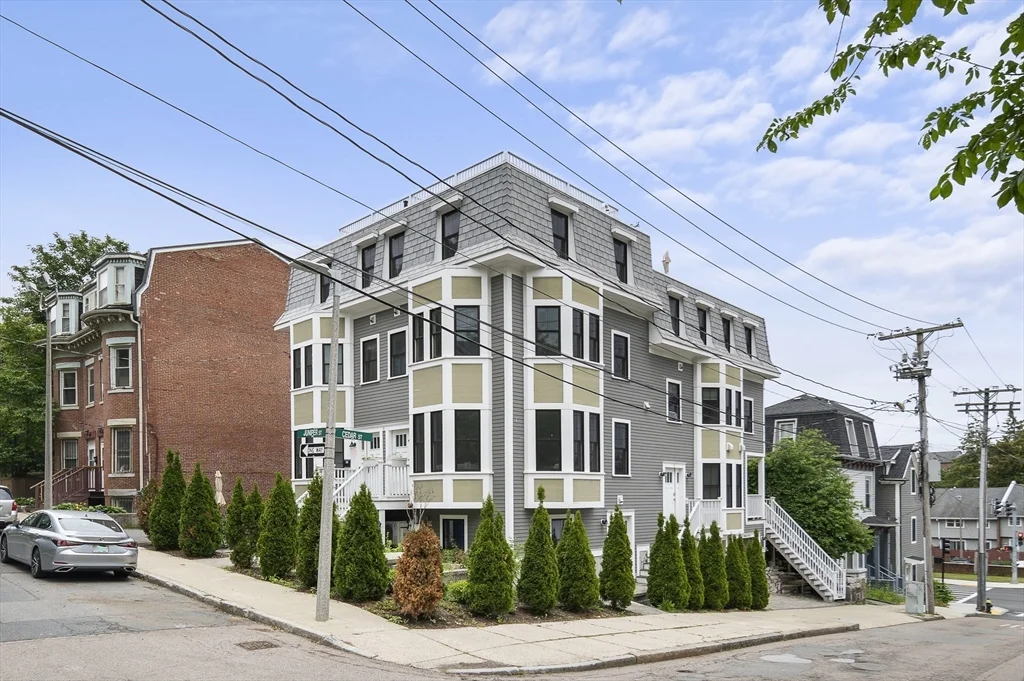 4 bed, 2 bath apartment for rent at 9 Cedar St Unit 1, Roxbury — photo 24 of 25