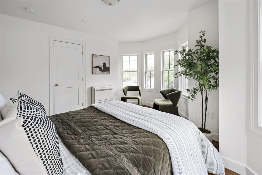 4 bed, 2 bath apartment for rent at 9 Cedar St Unit 1, Roxbury — photo 14 of 25