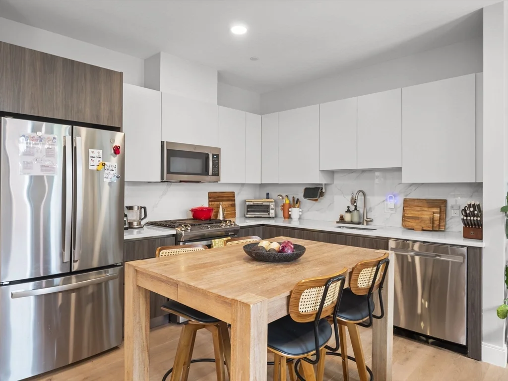 3 bed, 2 bath apartment for rent at 9 Central St Unit 402, Spring Hill — photo 1 of 42