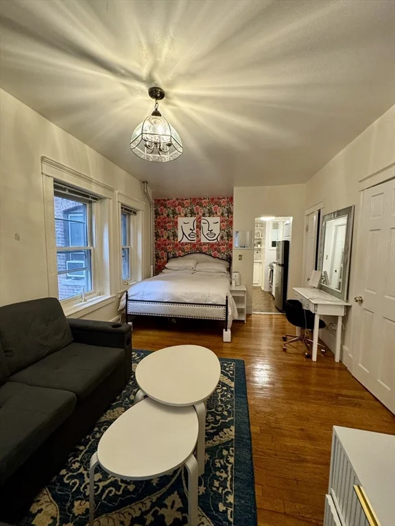 Studio bed, 1 bath apartment for rent at 9 Champney Pl Unit 1, Beacon Hill — photo 2 of 8