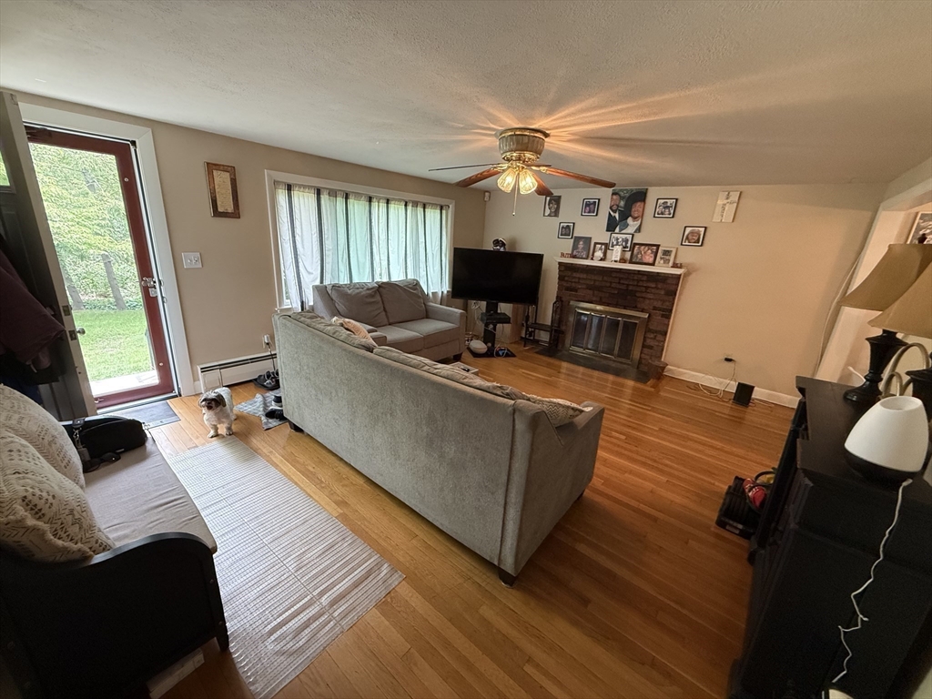 3 bed, 2 bath apartment for rent at 9 Charity Ln, Dedham — photo 5 of 17