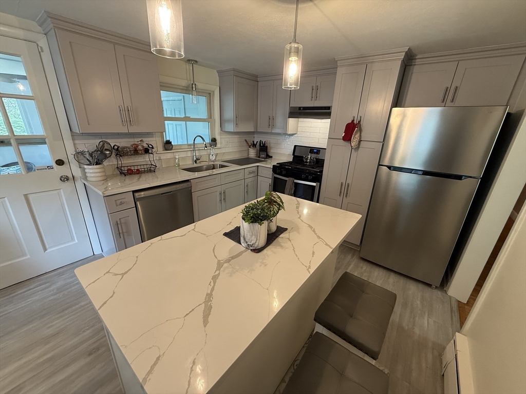 3 bed, 2 bath apartment for rent at 9 Charity Ln, Dedham — photo 2 of 17
