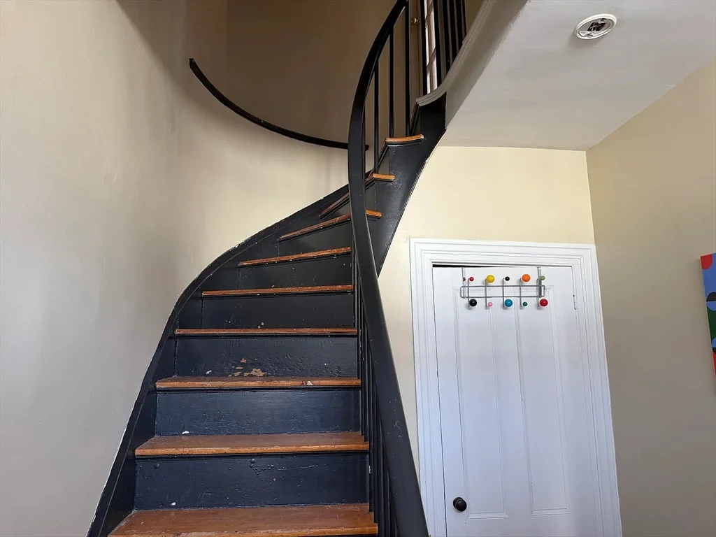 2 bed, 1 bath apartment for rent at 9 Charles St Unit 2, Newburyport — photo 2 of 16